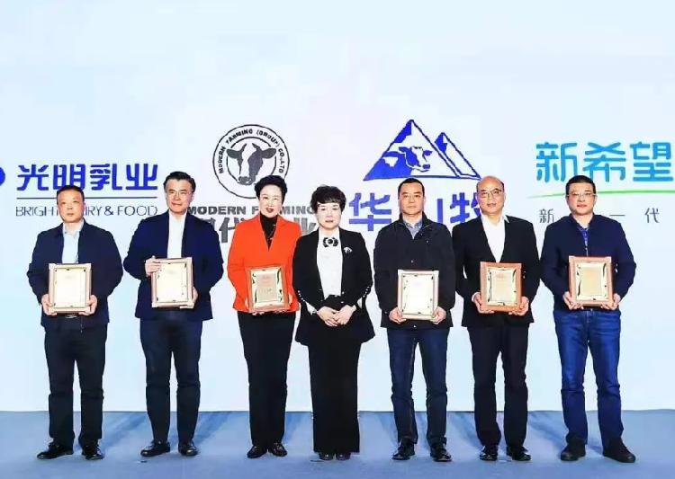 重庆日报：捷报，天友乳业荣获2021年国家优质乳工程双项大奖！
